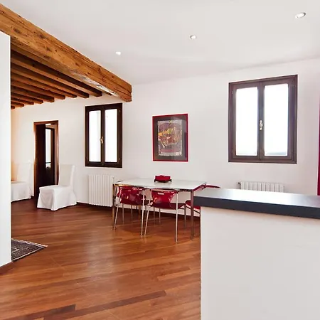 Elegant Terrace Apartment Near Piazza San Marco Last Floor No Lift Venedig Zimmer foto